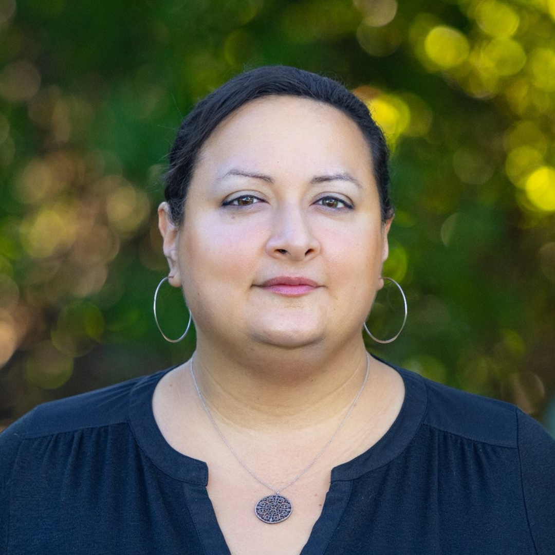 Copy of Email Signature Staff Headshot Template (1)
